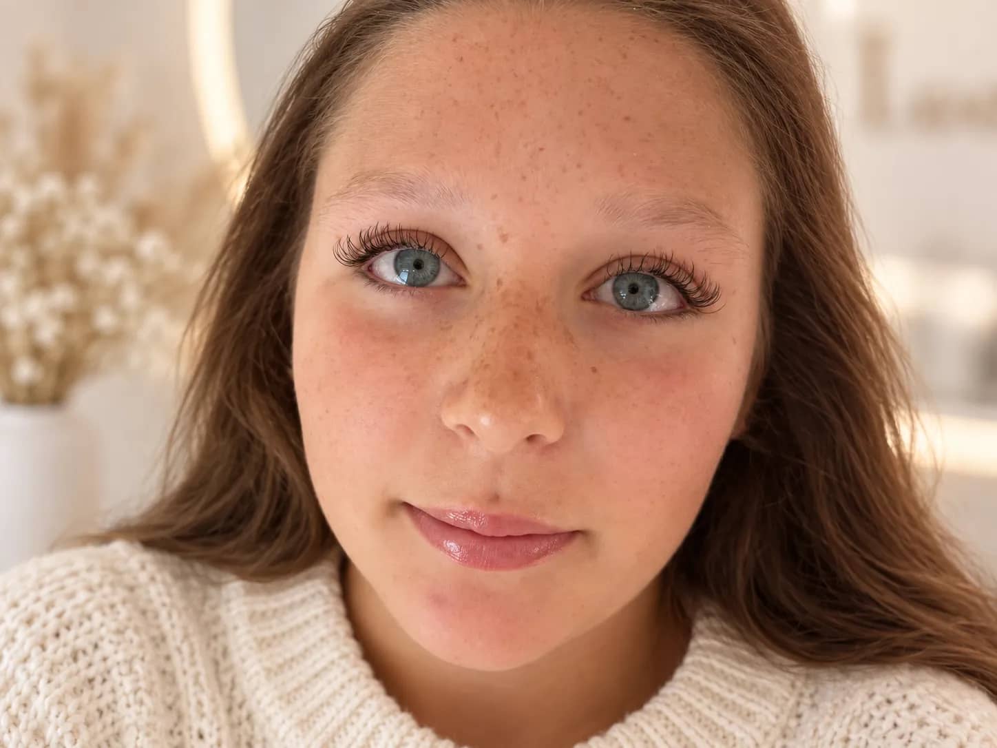 Soft, curled lash extensions